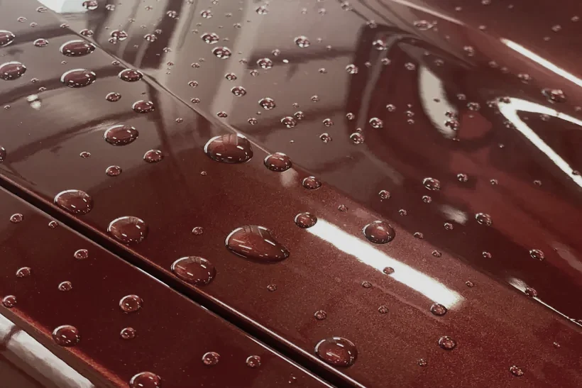 Water beading on red paint after a Labocosmetica ceramic coating